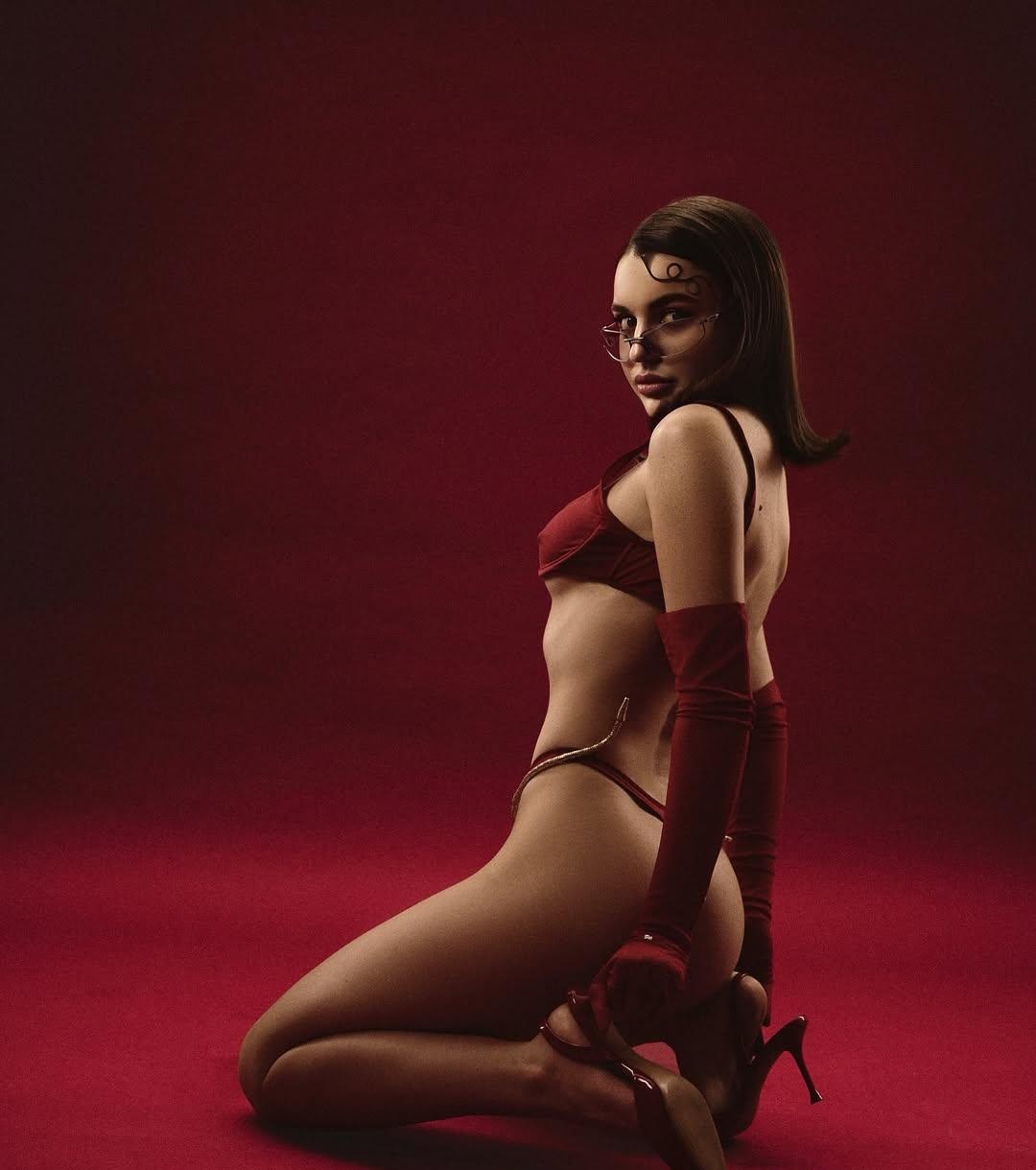 Ярослава привлекальеная девушка из Россошь цена от 8000 руб