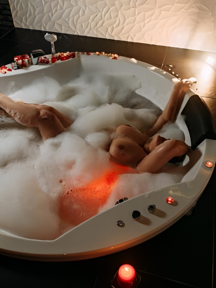 Индивидуалка Адель, доступна для личного знакомства от 2000 руб