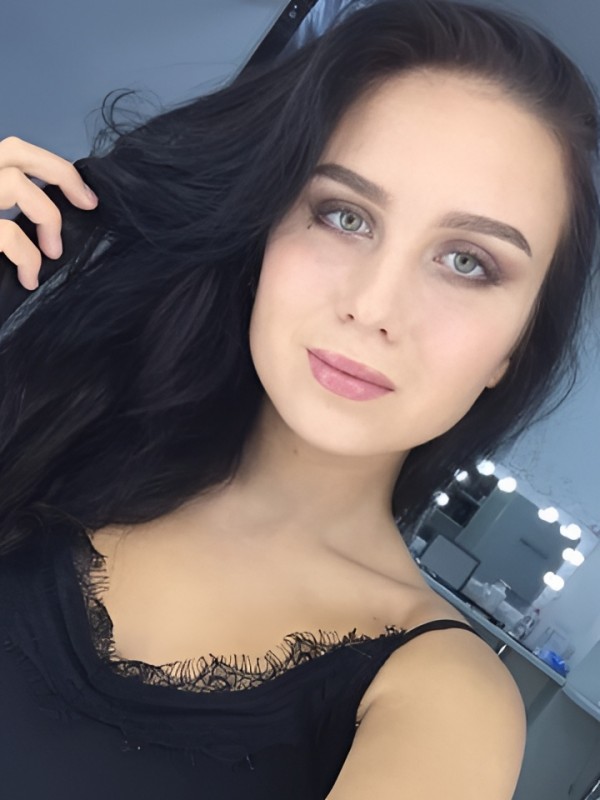 Дина привлекательная девушка из Россошь цена от 1500 руб