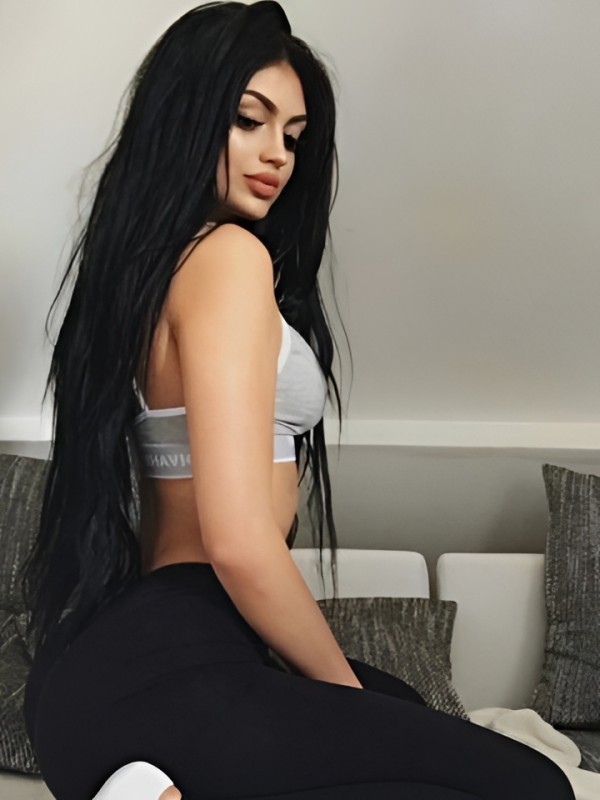 Нелли привлекательная девушка из Россошь цена от 5000 руб