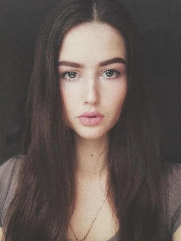 Карина привлекательная девушка из Россошь цена от 3500 руб