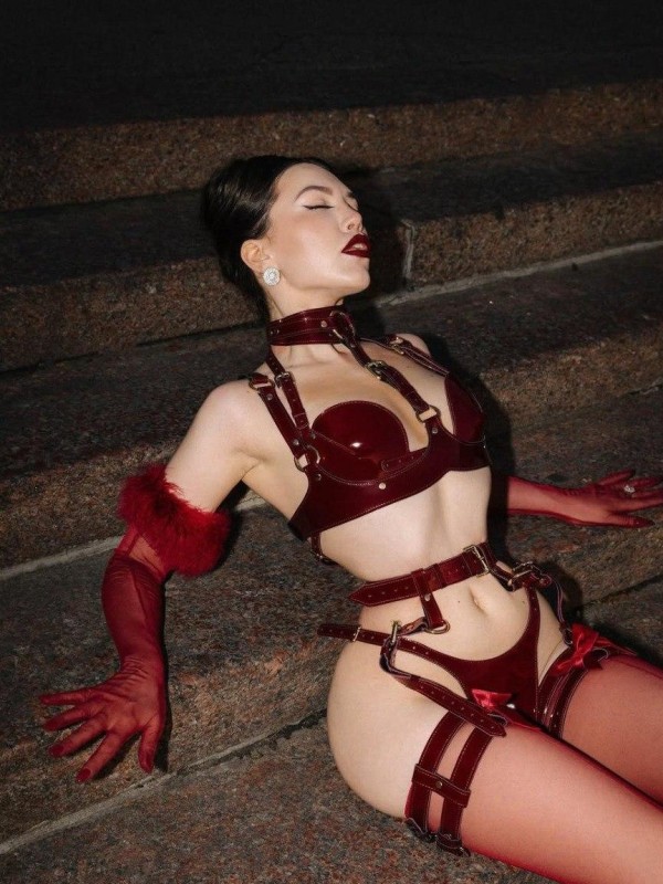 Эммочка привлекательная девушка из Россошь цена от 7000 руб